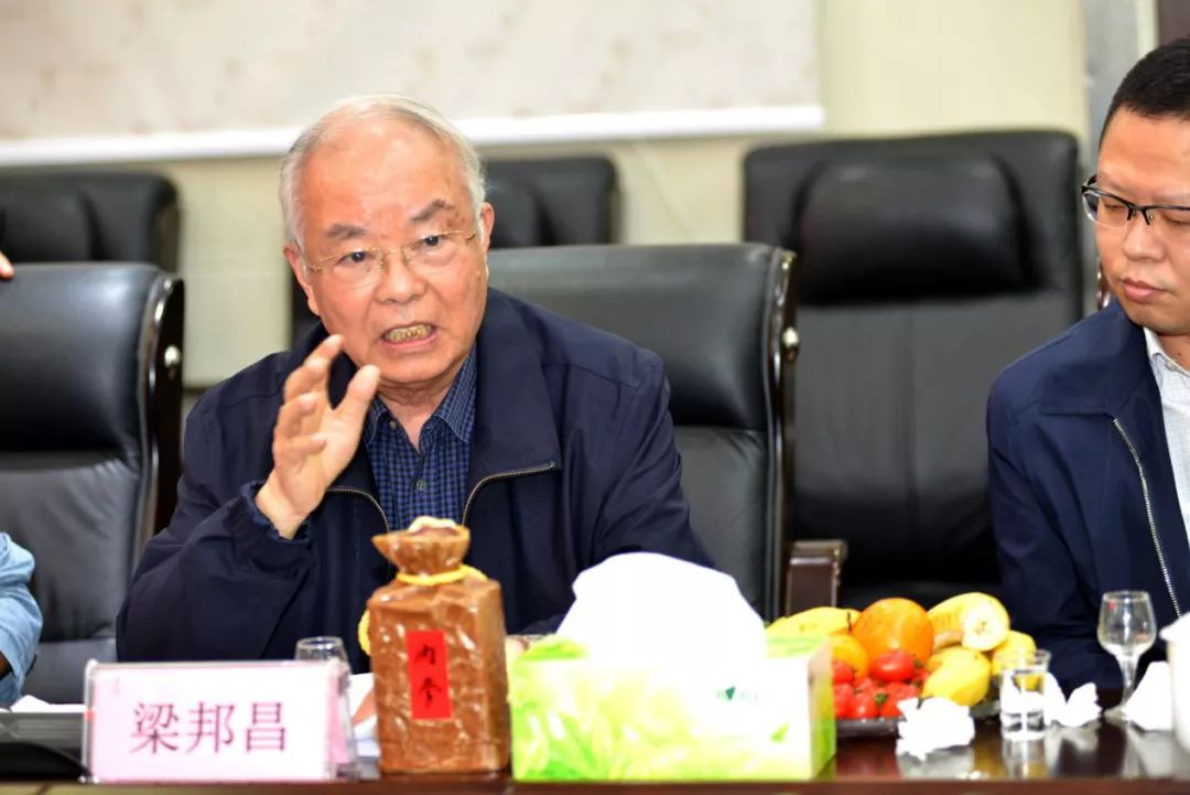 参加本次活动的还有著名白酒专家徐占成,吴晓萍,刘维平,尹建军,郭新光