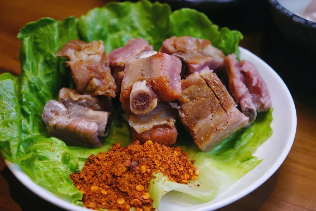 不过了咸香味会让你一口接着一口肉质已经非常紧致,嚼出排骨的肉香!