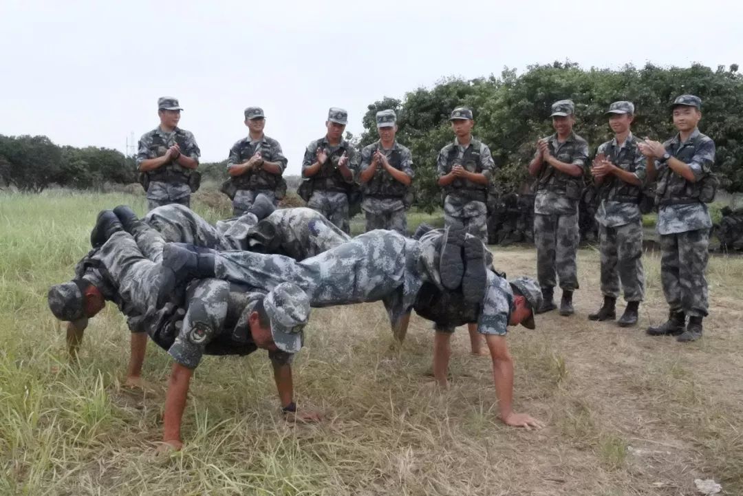 今天,小炮分队带你"玩转"趣味体能训练