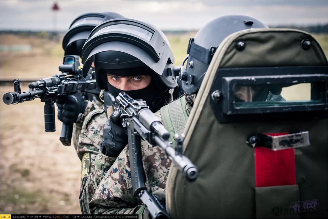 居然没死|轻武专栏|武器|爆炸|盾牌_新浪新闻