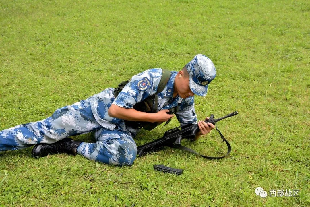 讓子彈飛西部戰區空軍某部警衛連實彈射擊訓練考核