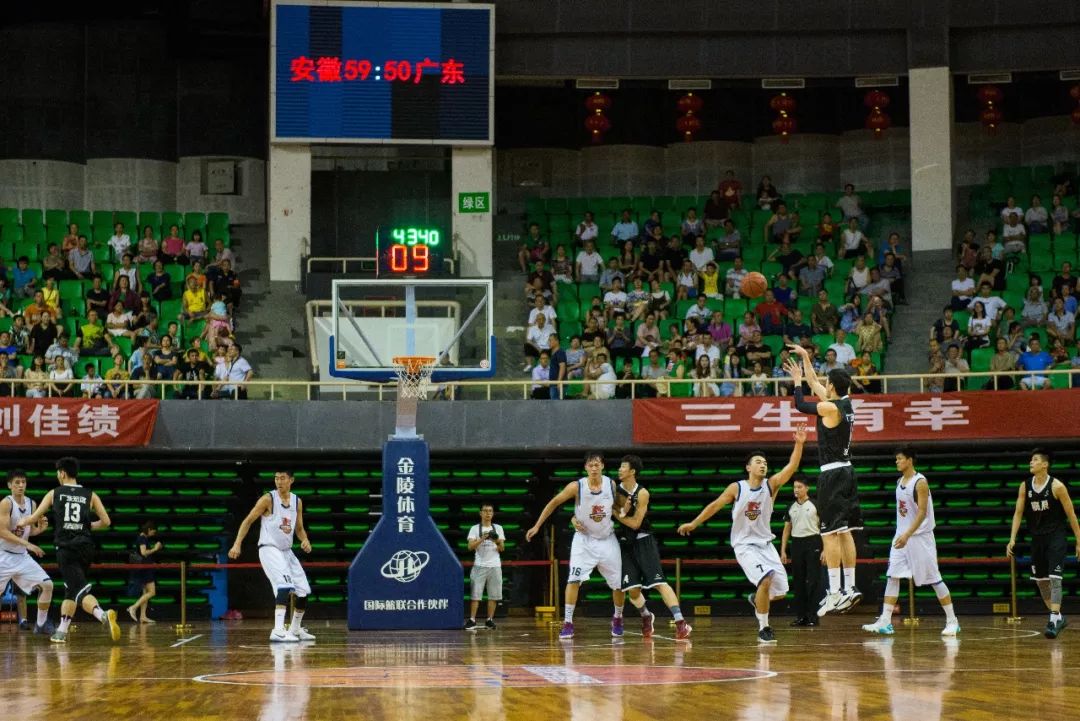 全国u19青年联赛广东宏远青年队夺得第三名