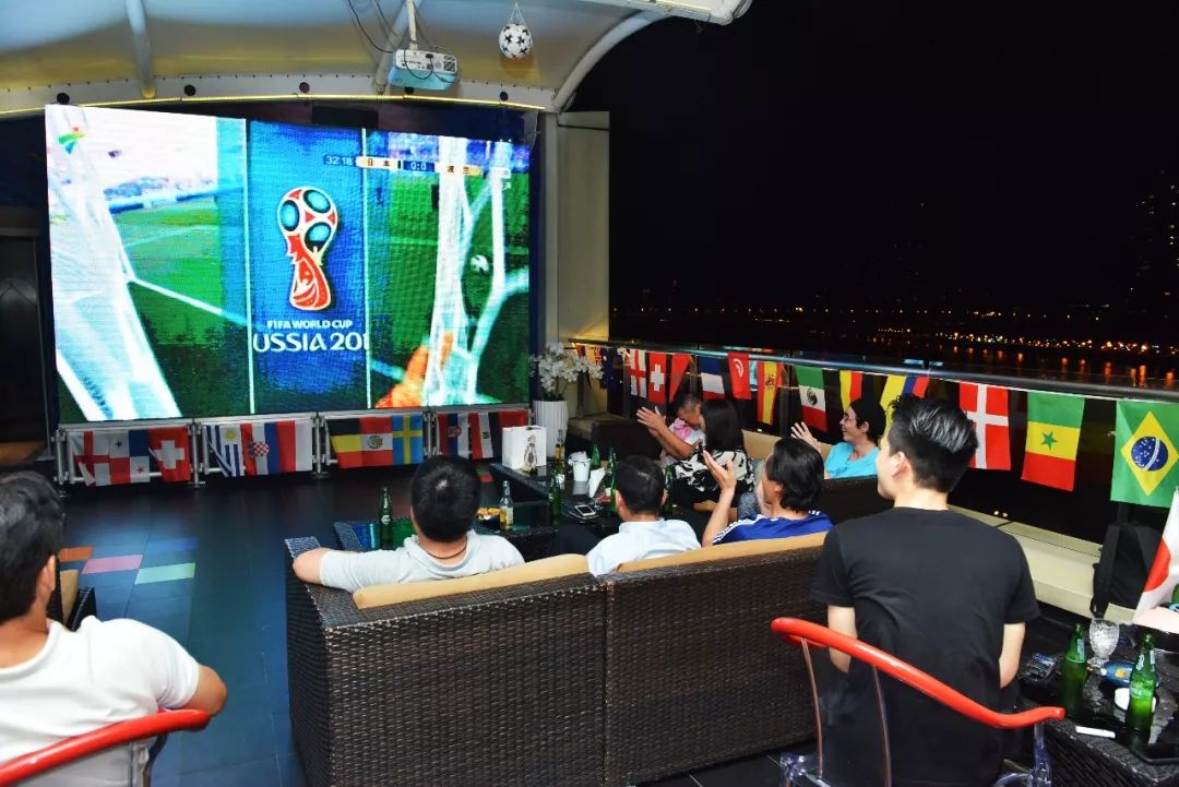 福利| 在家看球哪够爽?送你180°绝美江景酒吧券!