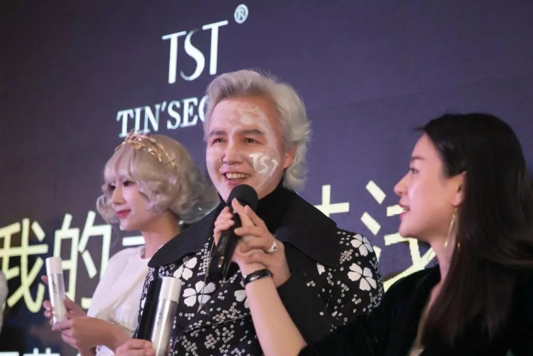 古装女神张庭,是怎么变成美妆微商天后的?