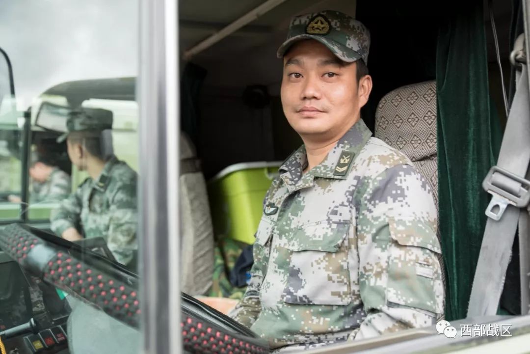 川藏线汽车兵中秋遥寄思念