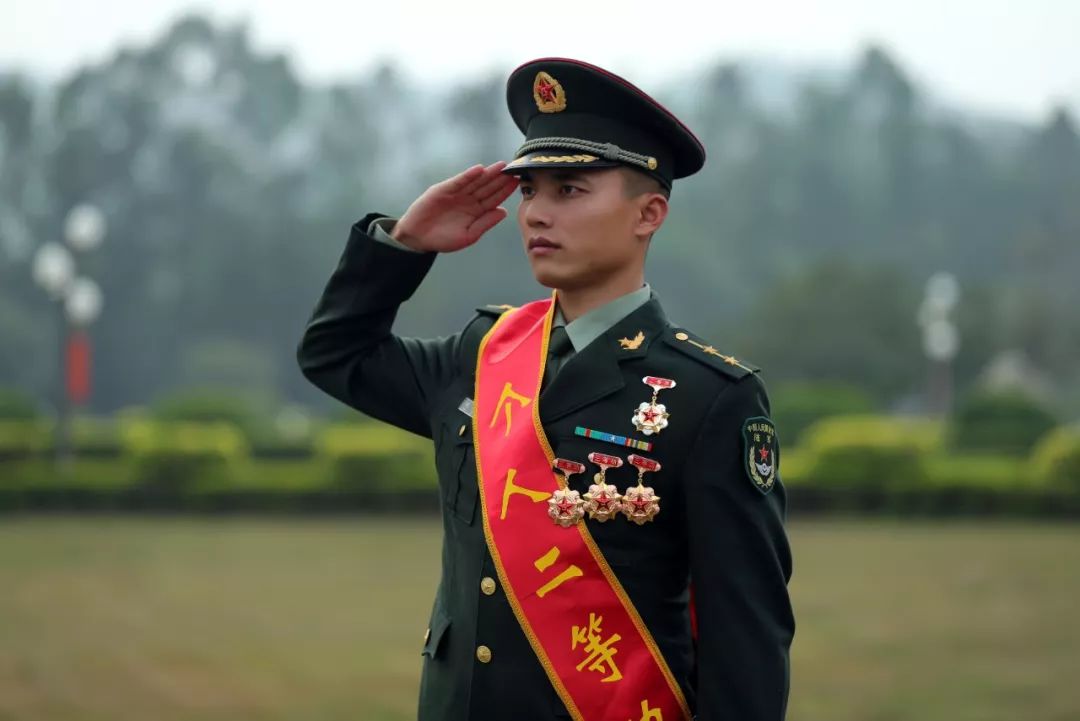 快看兵哥哥神秘的年终奖曝光了