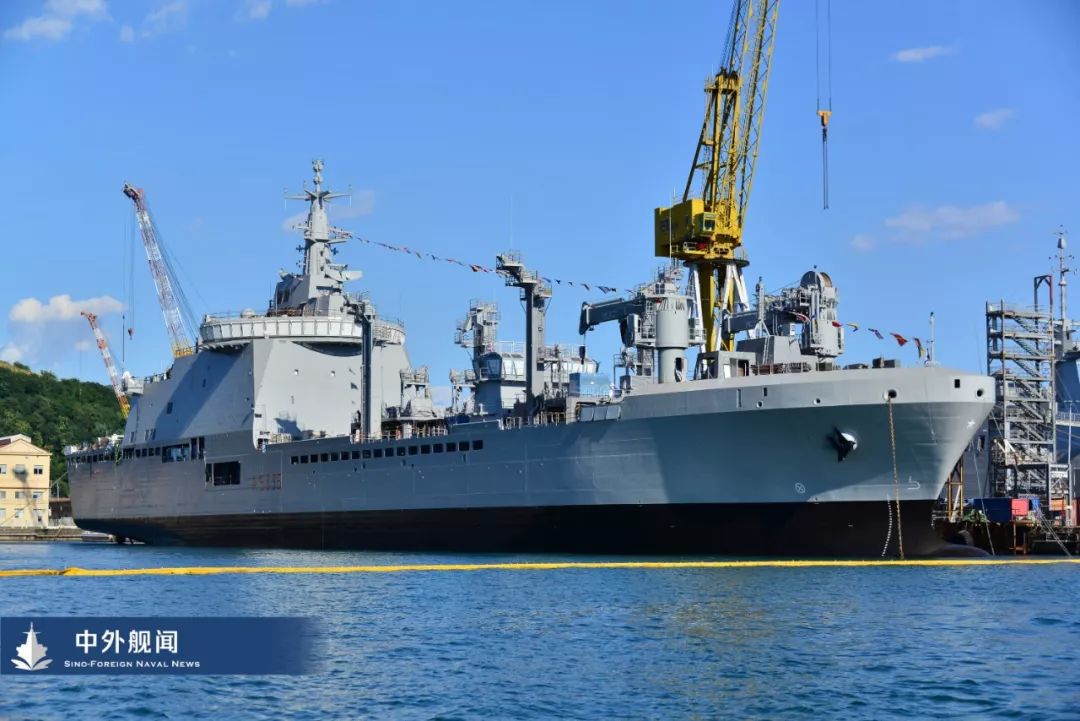 法国海军正式下订新一代大型补给舰