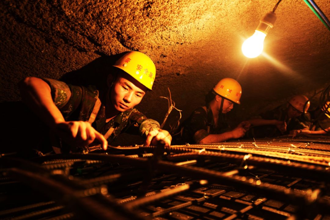 常年担负着艰巨任务的重压——战略导弹工程部队组建半个多世纪以来