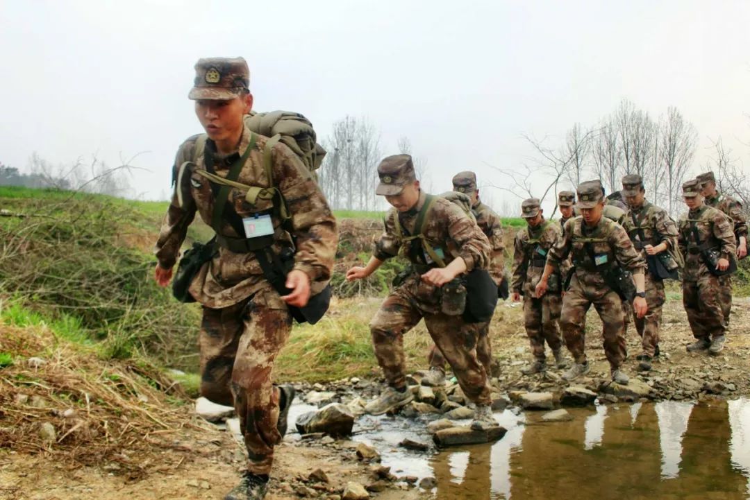 拉练军人的定制旅行