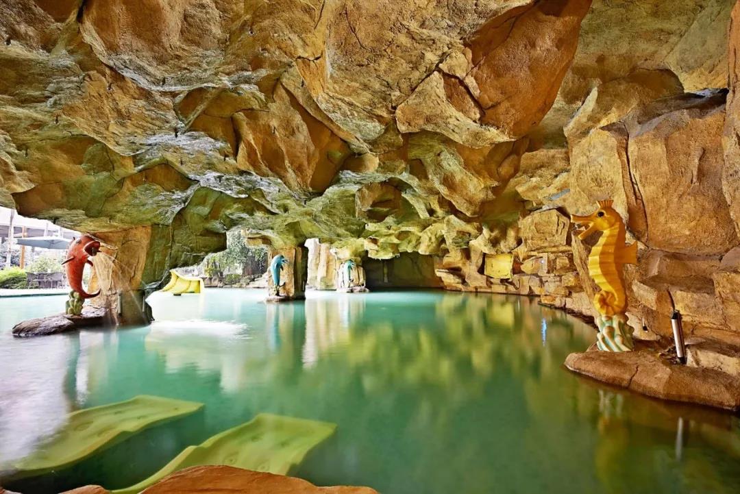 到重庆的外滩看最美夜景,逛老街,泡海棠晓月圣地特色溶洞温泉