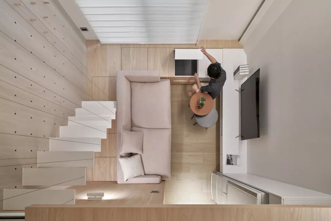 15平方米挑高迷你公寓竟放大不只一倍?楼上还有超强收纳设计
