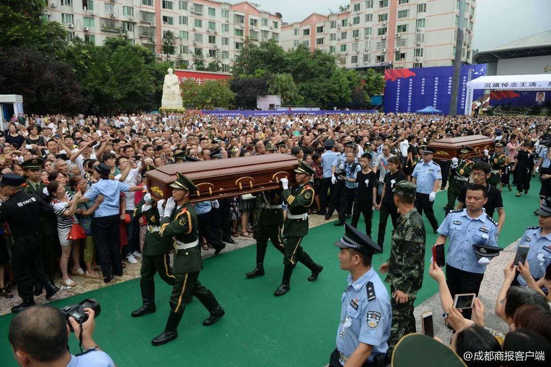 英雄父亲悲痛致辞:儿子放心走吧,你的儿子会继承你的事业