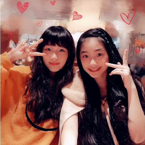 大S为小S二女儿庆祝生日，三姐妹同框她颜值最高