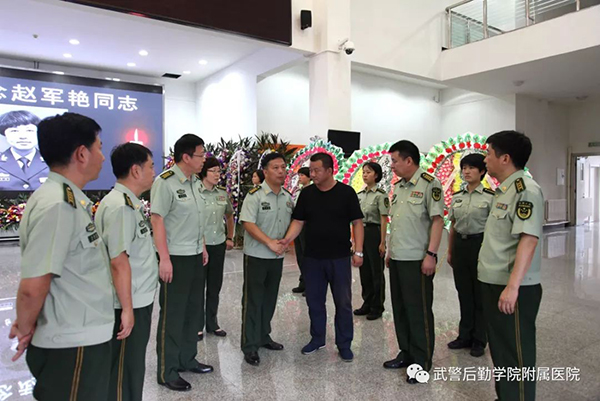 武警后勤学院附院谈军医遇害胸口可挡敌子弹但不可背后挨枪