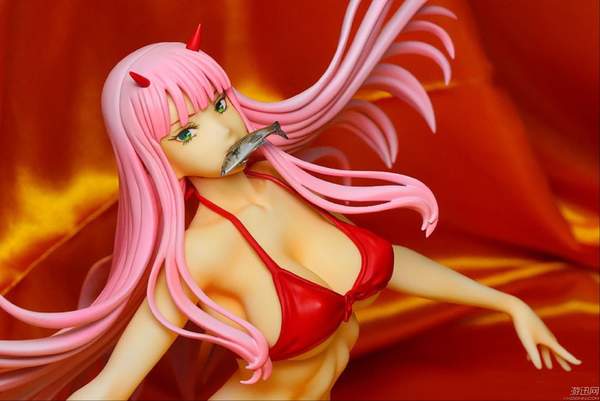 "国家队"02泳装出水手办 完美身材曲线令人垂涎