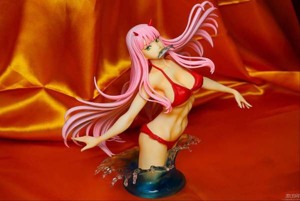 "国家队"02泳装出水手办 完美身材曲线令人垂涎