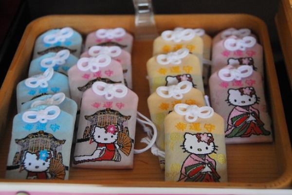 何欢欢 袈裟搭在西服外 穿在身上的净土真宗 袈裟 袈裟史 法衣史 新浪新闻