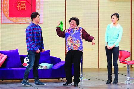 2013年,滑稽演员王汝刚曾以小品《回家过年》登上央视元宵晚会的