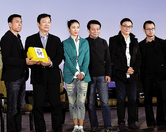 黄建新拍微电影回归初心|微电影|黄建新|导演_新浪娱乐_新浪网