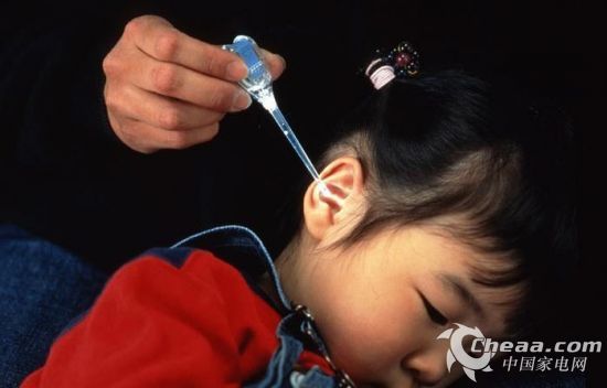 宝爸宝妈必备神器会发光的smile挖耳勺