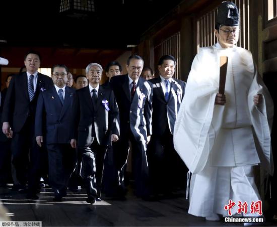 资料图：日本议员参拜靖国神社。