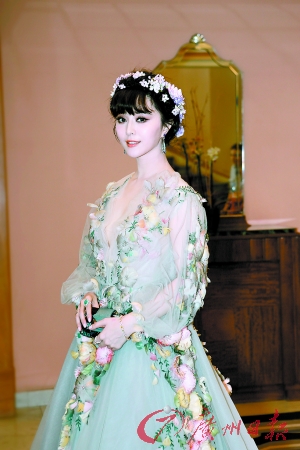 范冰冰"花仙子装"赢得赞誉.