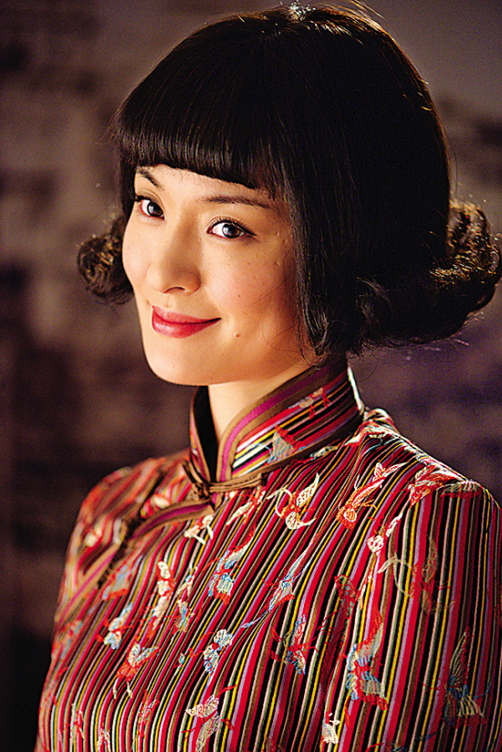 该剧聚焦上世纪上海一个普通的工人家庭,实力派演员于越这次在《大江