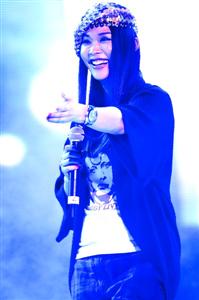 100元过夜经济账：城市夜归人的精算生存法则