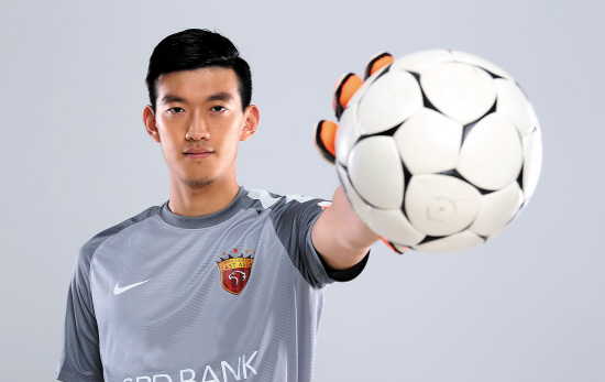 在中超,门神差不多就是男神的意思|王大雷|曾诚_新浪娱乐_新浪网