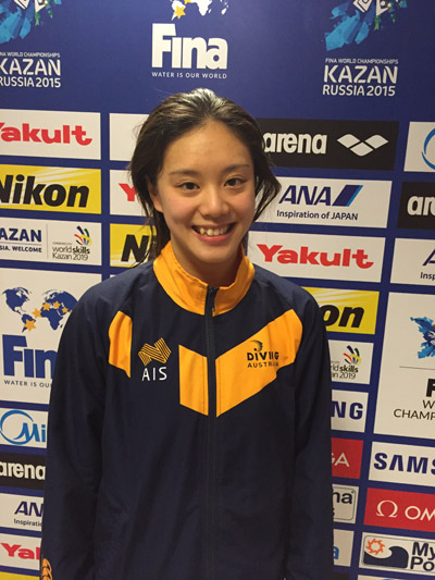 澳洲跳水女孩覃帆站在西方跳板上的东方姑娘