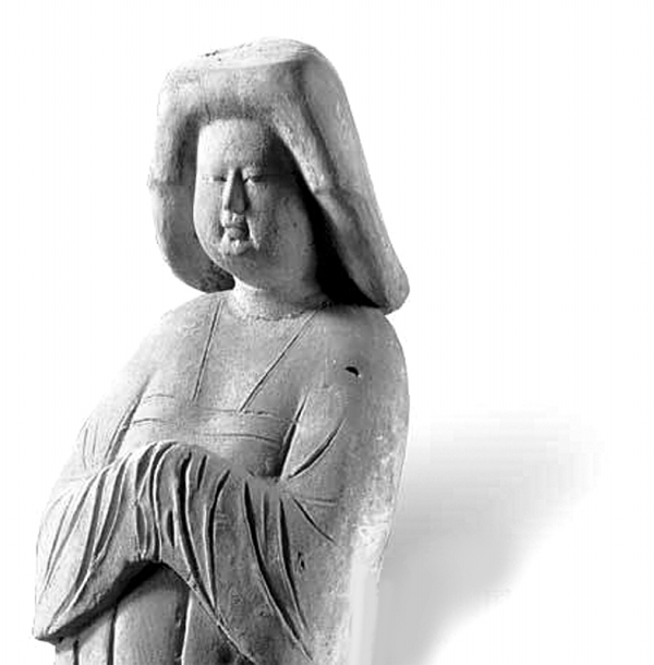 她爱穿黄裙、喜男装、真露胸了-图片3