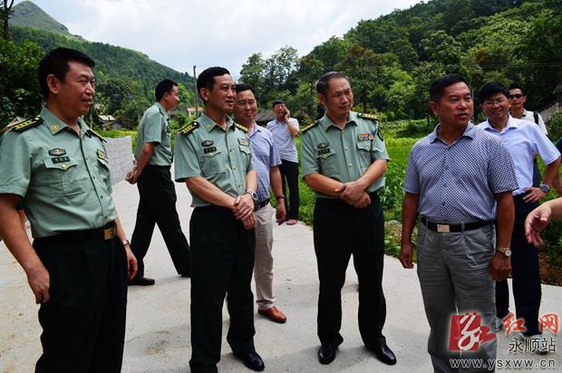 刘长进一行深入建整扶贫联系村现场办公