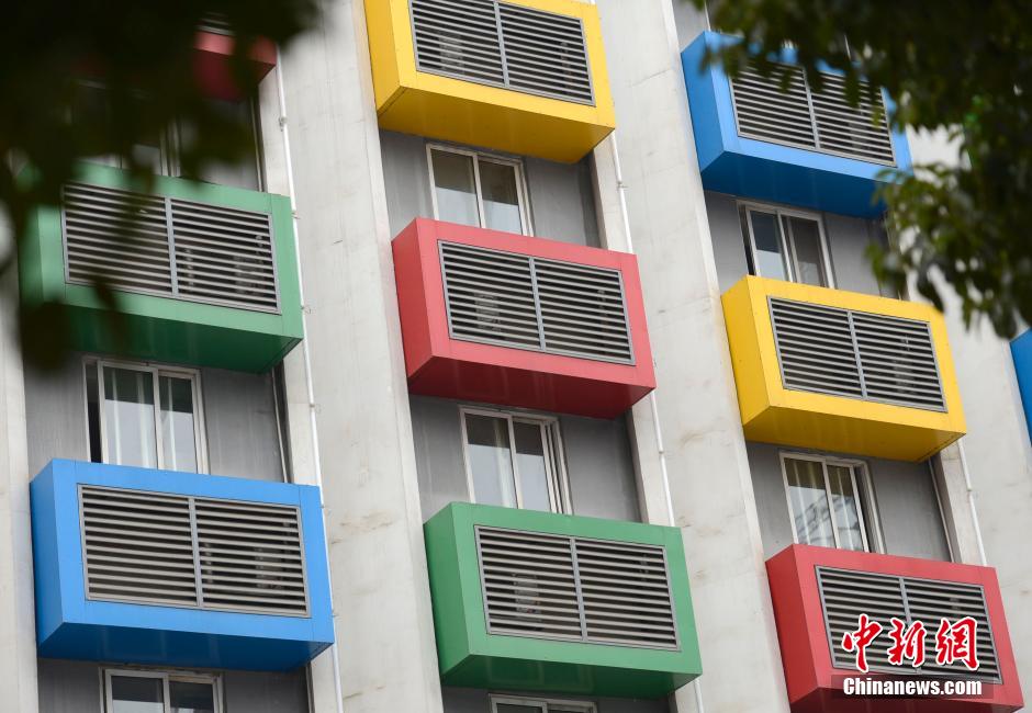 湖南郴州现"多彩空调墙" 外观养眼(高清组图)