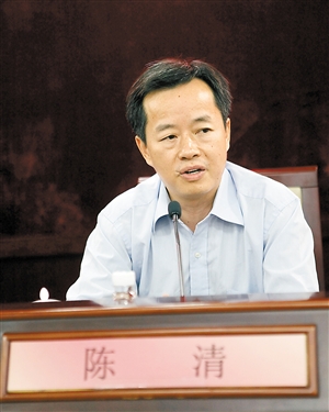 罗玲)昨日,新任龙华新区管委会主任陈清在干部大会上表示,龙华是深圳