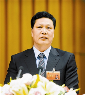 余新国就任龙华新区党工委书记