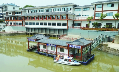 仿古水警趸船亮相秦淮河