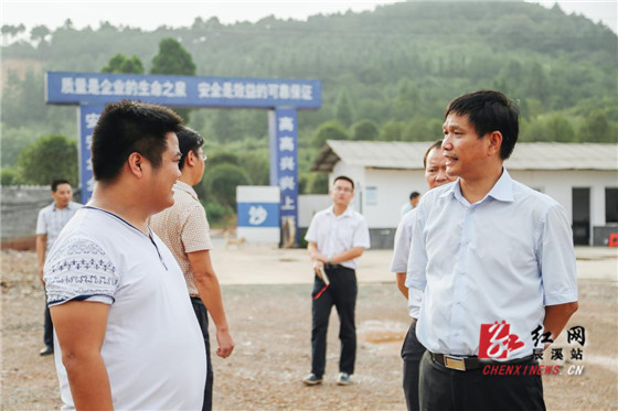 杨一中,周详调度辰溪重点项目建设