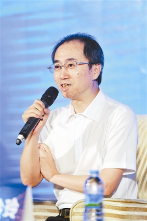 "重庆广播电视集团总裁(总台长)牟丰京在论坛讨论中表示,建平台,改