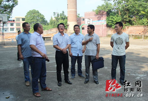 祁阳县委副书记宋振平现场办公为学校排忧解难