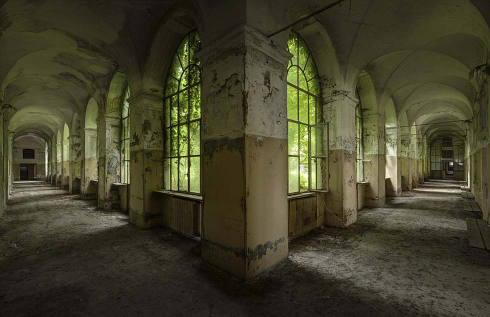 意大利废弃精神病院内景曝光荒凉恐怖高清组图