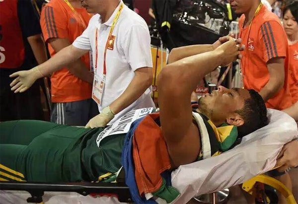 400米冠军范尼凯克身体不适送医急救 现已离开医院