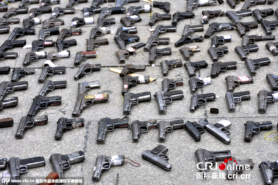 四川甘孜治爆4年收缴枪支3410只 缴获大量子弹炸药(高清组图)