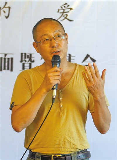 作家野夫重庆会读者