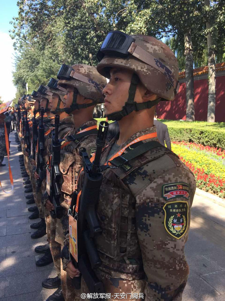 阅兵现场的感动:替补战士(组图)