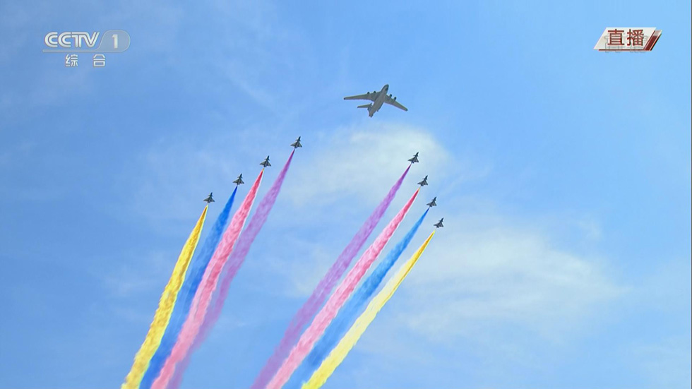 空中梯队接受检阅