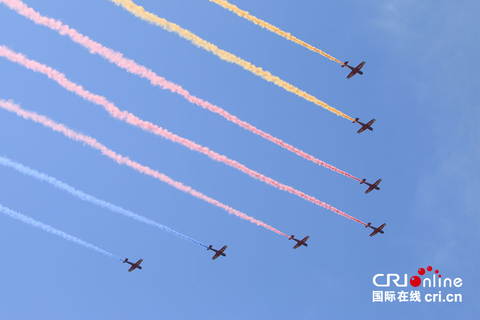 人民抗日战争暨世界反法西斯战争胜利70周年纪念大会,并举行阅兵式