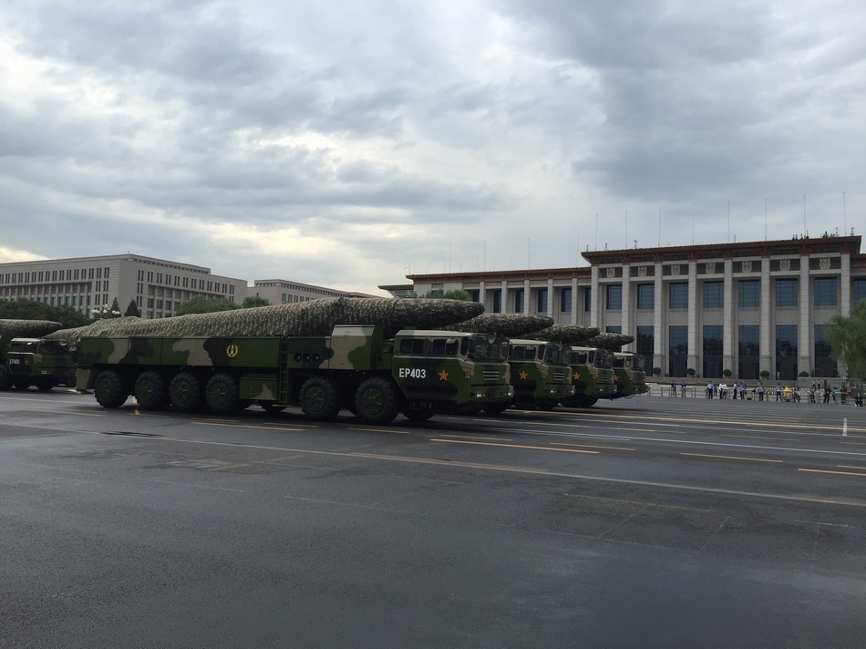 外媒美军航母难避免中国导弹打击或成累赘