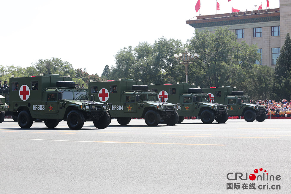 118台东风军车参加纪念抗战胜利70周年阅兵式(高清组图)