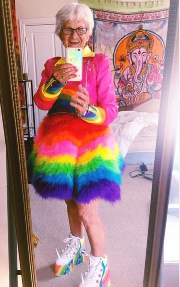 baddie说自己不喜欢"老女人"的衣服,也绝对不会穿那种衣服.