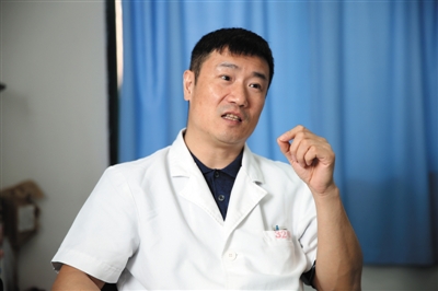 北京安贞医院心外科副主任兼六病区主任顾承雄.